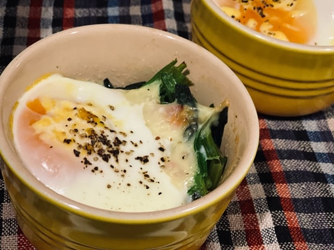 簡単&栄養満点⭐ベーコンエッグほうれん草のココット